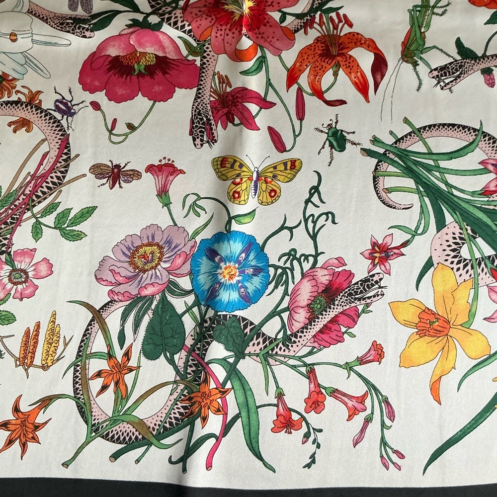 Authentic Gucci 100% Silk Scarf Floral Botanical Snake Print Black Border Italy - Picture 9 of 12